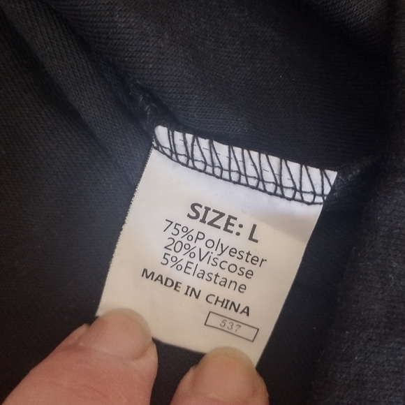 Dokotoo Color Block Long Sleeve V-neck Top with Button Accents NWT - Picture 9 of 9